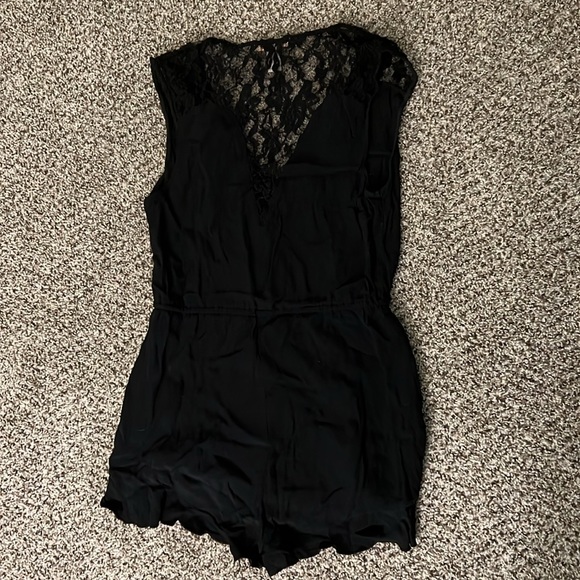 Black lace romper - Picture 3 of 3